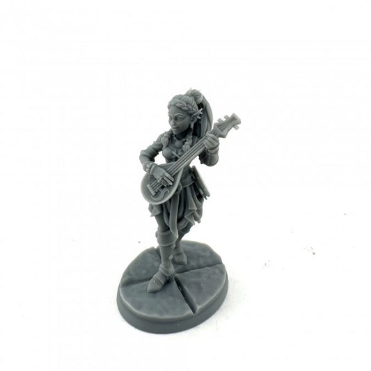Ryelle Rainheather, Bard - Plastic Miniature